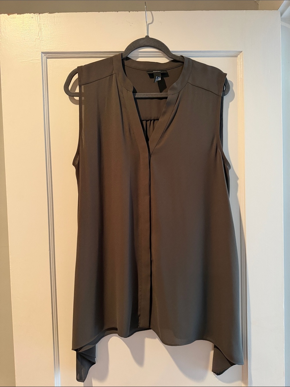 Alfani Sleeveless Split-Neck Tunic/Blouse in Olive Green Size 16